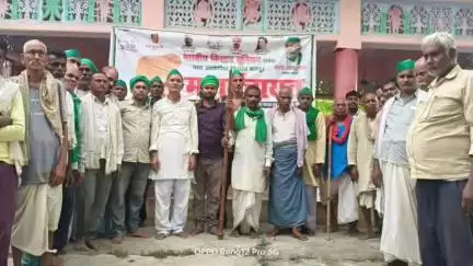 मंझनपुर: भगत का पूरा में स्मार्ट मीटर और समितियों की लापरवाही के खिलाफ गरजी भाकियू टिकैत, सड़कों पर उतरने की दी चेतावनी