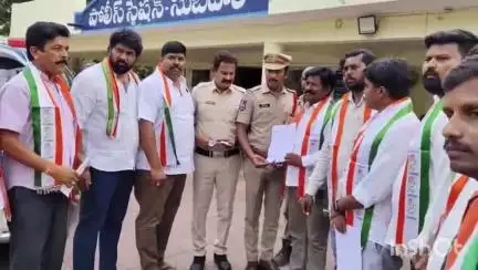 హుజురాబాద్ ఎమ్మెల్యే పై సుబే దారి పోలీస్ స్టేషన్ లో ఫిర్యాదు చేసిన వర్ధన్నపేట ఎమ్మెల్యే అనుచరులు