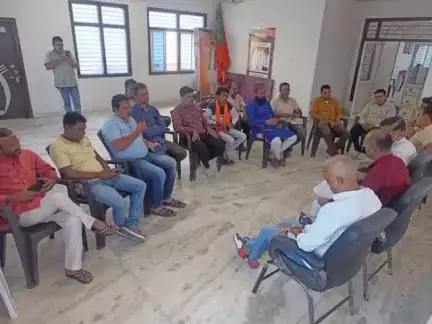 अलीराजपुर: जिले में भाजपा नगर मंडल की बैठक आयोजित, डॉ. श्यामा प्रसाद मुखर्जी के बलिदान दिवस पर श्रद्धांजलि अर्पित की जाएगी