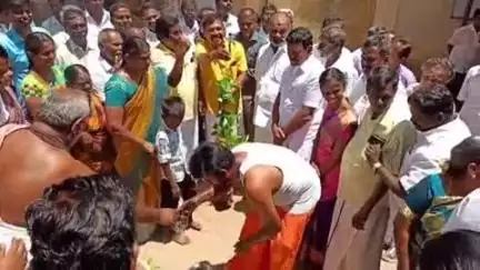 பவானி: சலங்கை பாளையம் கிராமத்தில் இரண்டரை கோடி ரூபாய் மதிப்பீட்டில் பேரூராட்சி அலுவலகம் கட்டும் பணிக்கு பூமி பூஜை முன்னாள் அமைச்சர் தொடங்கி வைத்தார்
