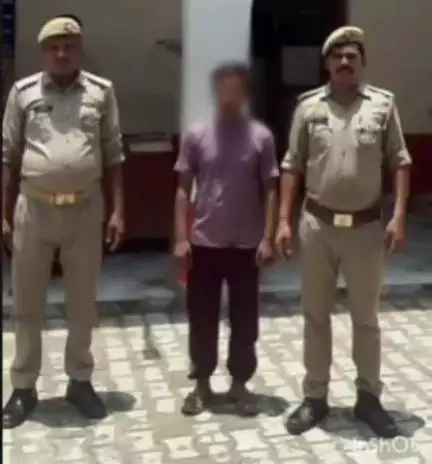 धनघटा: महुली थाना क्षेत्र के एक गांव में नाबालिग को शादी का झांसा देकर दुष्कर्म करने के मामले में अभियुक्त हुआ गिरफ्तार