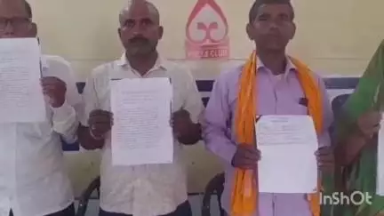 गोरखपुर: दबंगों पर अपनी ज़मीन कब्जा करने का आरोप लगाते हुए, पीड़ित ने प्रेस वार्ता कर न्याय की लगाई गुहार