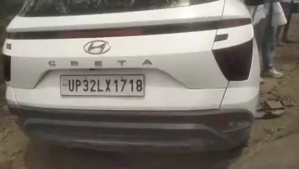 डुमरियागंज: डुमरियागंज थाना क्षेत्र के खैर टेक्निकल के पास क्रेटा कार और मैजिक वाहन में हुई भिड़ंत, 4 लोगों को आई हल्की चोट