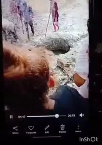 औरैया: फफूंद थाना क्षेत्र में दो पक्षों के बीच मारपीट का वीडियो हुआ वायरल, राजस्व टीम ने खेत में खुदाई की जांच की