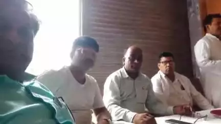 रुधौली: कोटेदार संघ ने पदाधिकारियों का चयन किया, पप्पू यादव बने तहसील अध्यक्ष और अर्जुन मौर्या को मिली ब्लॉक अध्यक्ष की जिम्मेदारी