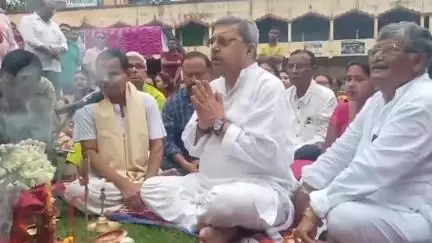 শ্রীরামপুর-উত্তরপাড়া: হুগলির শ্রীরামপুরের ৫ ও ৬ এর পল্লী ও গোষ্ঠী ও ব্যবসায়ী সমিতির দূর্গা পূজার খুঁটি পূজা করলেন সাংসদ কল্যাণ ব্যানার্জি