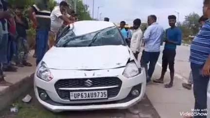 लालगंज: महुअट गांव के पास कार का टायर फटने से अनियंत्रित होकर डिवाइडर से टकराई, कार सवार तीन लोग घायल