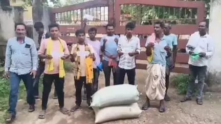 ବୌଦ୍ଧ ସଦର: ବିରନରସିଂହପୁର ମାର୍କେଟ ୟାର୍ଡରେ ୯ ଚାଷୀଙ୍କ ଧାନ ଜବତ ପ୍ରତିବାଦରେ ଅଧିକାରୀଙ୍କୁ ତାଲା ମାରିଲେ ଚାଷୀ