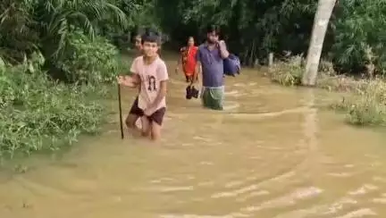 ଜଳେଶ୍ବର: ସୁବର୍ଣ୍ଣରେଖା ନଦୀ ର ରାଜଘାଟ ଠାରେ ଜଳସ୍ତର କମିଛି,ମାତ୍ର ଲୋକଙ୍କ ଦୁର୍ଦଶା ବଢିଛି