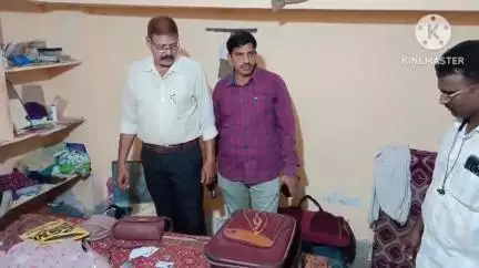 అనకాపల్లి మండలం శంకర్ గ్రామ సమీపంలో జాతీయ రహదారి పక్కన ఇంటిలో పట్టపగలు దొంగతనానికి పాల్పడిన దుండగులు