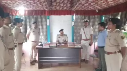 कुरसाकांटा: एसपी अंजनी कुमार ने कुर्साकांटा थाना का किया औचक निरीक्षण