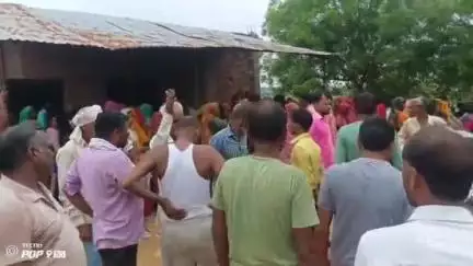 छिबरामऊ: तालग्राम के चौखटा गांव में 3 वर्ष की बच्ची और उसकी मां ने फांसी के फंदे पर झुलकर की आत्महत्या, पुलिस जांच में जुटी