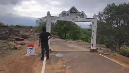 बटियागढ़: बटियागढ़ का पर्यटक स्थल झारखंडी हुआ गुलजार, बारिश के बाद पहुंचने लगे लोग