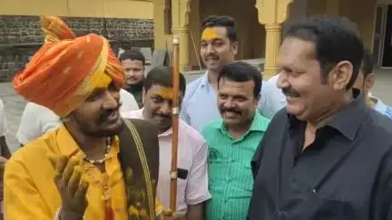 सातारा: श्री संत बाळूमामा देवस्थान ट्रस्टचे सेवक कृष्णात डोणे यांनी घेतली खासदार उदयनराजे भोसले यांची जलमंदिर येथे भेट
