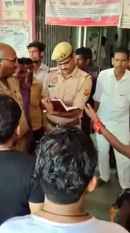 महोली: मुड़ा खुर्द में बिजली के तारों से करंट की चपेट में आने से एक व्यक्ति बुरी तरह झुलसा, स्वास्थ्य केंद्र ले जाने पर हुई मौत