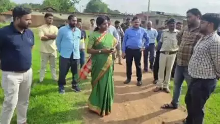 गुमला: एसटी मोर्चा के राष्ट्रीय सदस्य ने अपने पैतृक गांव चुहरु अहीर पूर्वा का दौरा किया