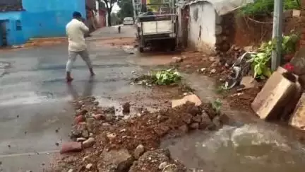 निवाड़ी: निवाड़ी जिले के ओरछा के गंजे मोहल्ले में पाइपलाइन फटने से हजारों लीटर पानी हुआ बर्बाद #jansamasya