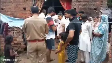 मुज़फ्फरनगर: चरथावल में बारिश के कारण गिरा कच्चा मकान, मलबे में दबकर एक बच्चा हुआ घायल