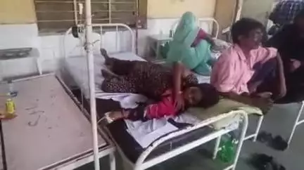 बदायूं: भीकमपुर गांव में पाइप देने से मना करने पर परिवार के दो लोगों ने एक महिला को लात-घूसें मारकर घायल किया