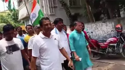 পুরাতন মালদা: ইতিমধ্যেই জেলা শ্রমিক সংগঠনের জেলা সভাপতি হিসেবে নবনিযুক্ত হলেন পুরাতন মালদার ১৯ নং ওয়ার্ড কাউন্সিলর বিশ্বজি হালদার