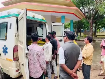 ರಾಣೇಬೆನ್ನೂರು: ರಾಣೇಬೆನ್ನೂರ್ ಆಲದಕಟ್ಟಿ ರಸ್ತೆಯಲ್ಲಿ ಕೆ ಎಸ್ ಆರ್ ಟಿ ಸಿ ಬಸ್ ಅಪಘಾತ ನಗರದಲ್ಲಿ ಅರೋಗ್ಯ ವಿಚಾರಿಸಿದ ಶಾಸಕ