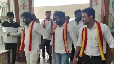 பரமக்குடி: தவெக தலைவர் விஜய் பிறந்தநாள் விழா சந்தை திடல் அருகே ஏராளமானோர் ரத்த தானம்