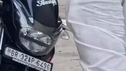 मधुबनी: डीजी होटल के पास से एक व्यक्ति की मोटरसाइकिल चोरी, सीसीटीवी फुटेज आया सामने