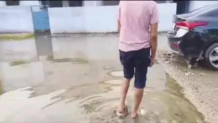 महोबा: जिला अस्पताल में बारिश के बाद डॉक्टरों के क्वार्टरों में हुआ जलभराव, स्वास्थ्य सेवाएं प्रभावित #jansamasya