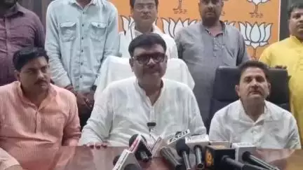 कन्नौज: जिले में काऊ मिल्क प्लांट को लेकर गोबर वाले बयानों का दौर तेज, अखिलेश यादव के बयान पर सुब्रत पाठक ने किया पलटवार