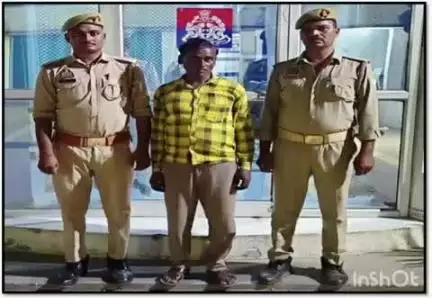 अजीतमल: कोतवाली पुलिस ने 17 देसी क्वार्टर के साथ एक अभियुक्त को भीखेपुर रोड से किया गिरफ्तार