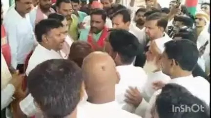 सलोन: कचनावां गांव में सपा जिलाध्यक्ष के साथ कार्यकर्ताओं ने की अभद्रता और धक्का-मुक्की, वीडियो सोशल मीडिया पर हुआ वायरल