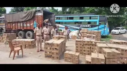 कांटी: कांटी थाना क्षेत्र में ट्रक पर लदी 656 कार्टून विदेशी शराब ज़ब्त