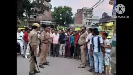 फूलपुर: माहुल बाजार में थानाध्यक्ष अहरौला के नेतृत्व में पुलिस ने चलाया नशा मुक्ति अभियान