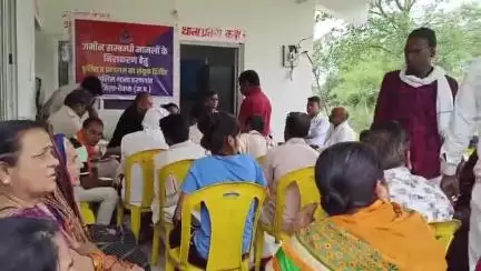 खातेगांव: हरणगाँव में ज़मीन विवादों के निपटारे के लिए लगा संयुक्त शिविर