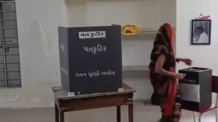 ધોરાજી: અલગ અલગ ગ્રામ પંચાયતોની યોજાયેલ ચૂંટણીમાં વરસતા વરસાદ વચ્ચે સવારથી સાંજ સુધી શાંતિપૂર્ણ રીતે મતદાન
