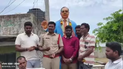వైరా: ఖమ్మం జిల్లా వైరా మండలం కేజీ సిరిపురం గ్రామంలో అంబేద్కర్ విగ్రహం ధ్వంసం చేసిన గుర్తుతెలియని వ్యక్తులు