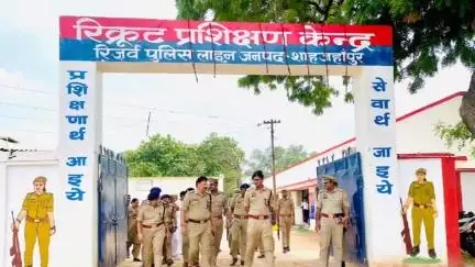 शाहजहांपुर: पुलिस अधीक्षक राजेश द्विवेदी ने रिजर्व पुलिस लाइन में रिक्रूट आरक्षी प्रशिक्षण केंद्र की बैरकों का किया निरीक्षण