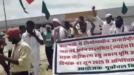 राजातालाब: पिंड्रा: गंजारी में किसानों ने निकाली पदयात्रा, सड़क चौड़ीकरण के लिए होने वाले भूमि अधिग्रहण के खिलाफ की नारेबाजी