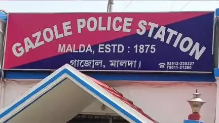 গাজোল: আসন্ন রথ যাত্রা উৎসব ও মহরম উৎসবকে সামনে রেখে সর্বদলীয় বৈঠক হল গাজোল থানার পুলিশ প্রশাসনের উদ্যোগে