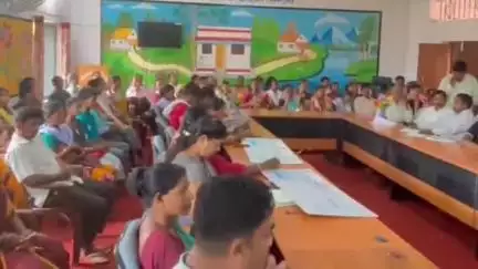 बांसजोर: बांसजोर प्रखंड कार्यालय में मेगा लीगल एम्पावरमेंट कैंप, लाभुकों के बीच संपत्तियों का वितरण