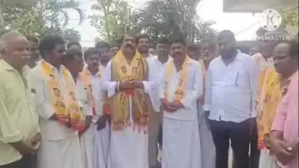 గుంతకల్లు: గుత్తి మండలం ఊబిచెర్ల గ్రామ వైసీపీ సర్పంచ్ చితంబరితో పాటుగా 40 కుటుంబాలు టీడీపీలో చేరిక