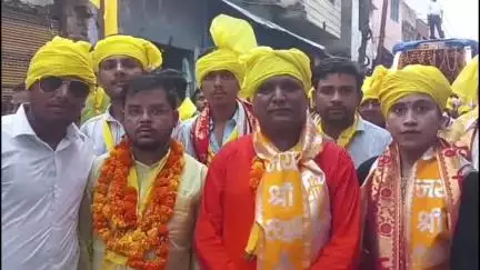 जलेसर: कस्बा जलेसर में बड़े धूमधाम से निकाली गई अहिल्याबाई होल्कर की शोभा यात्रा, हजारों की संख्या में लोग रहे मौजूद