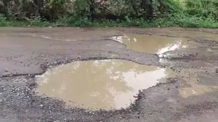 आबू रोड: रेवदर के बासन गांव के पास हजारिया खेड़ा के एक कृषि कुएं पर गिरी आकाशीय बिजली, बिजली गिरने से विद्युत मोटर जली