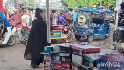 हसनपुर: हसनपुर मछुआ पट्टी रोड पर पार्किंग चार्ज के खिलाफ ई-रिक्शा चालकों ने किया हंगामा, सड़क जाम
#jansamasya
