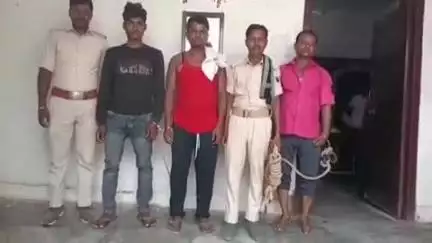 बंजरिया: पुलिस ने 35 लीटर चुलाई शराब के साथ दो तस्करों और एक पुराने मामले में तस्कर को गिरफ्तार कर न्यायिक हिरासत में भेजा