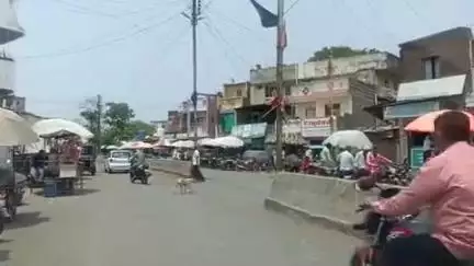शिंदखेडा: दोंडाईचा चौफुलीजवळ महिन्याच्या कामाचे पगार मागितल्याच्या रागातून एकाला मारहाण एका विरुद्ध दोंडाईचा पोलिसात गुन्हा दाखल.