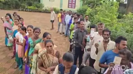 ડોલવણ: તાપી જિલ્લાના હરીપુરા ધોળકા ગ્રુપ પંચાયત સહિત જિલ્લામાં 47 ગામ પંચાયત ખાતે મતદાન યોજાયું.