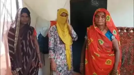 मिर्ज़ापुर: अहमलपुर गांव में पिकअप गाड़ी से बच्चे की मौत के बाद चालक के घर फूकने के मामले में चालक के परिवार ने लगाया बड़ा आरोप