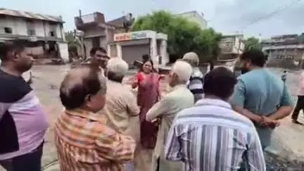 ગાંધીનગર: મહાનગરપાલિકાના મેયર મીરાબેન પટેલે પેથાપુર વોર્ડ નંબર 2 ની આકસ્મિક મુલાકાત લીધી #Jansamasya
