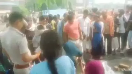 बाढ़: बाढ़ रेलवे स्टेशन पर ट्रेन से कटकर एक युवती की मौत